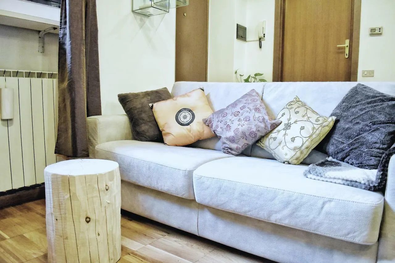 Apartament Charming Design Loft Isola Milano Mediolan
